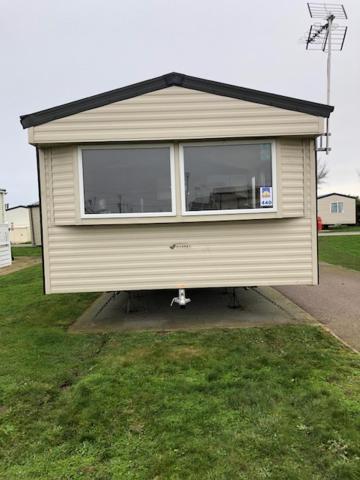 Caledonia Summertime Villa Jaywick Sands Exterior photo